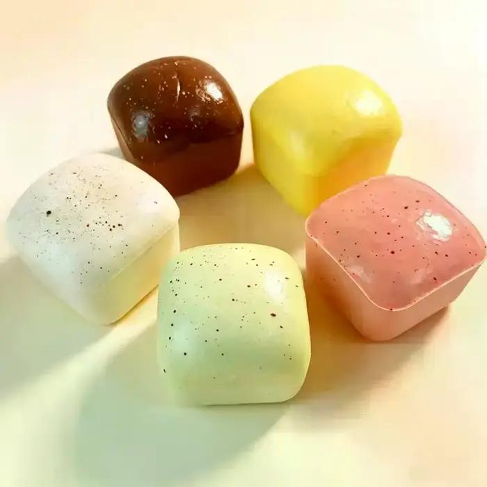 Jouet sensoriel anti-stress en forme de petit pain carré à remontée lente pour l'anxiété, le TDAH, les enfants et les adultes