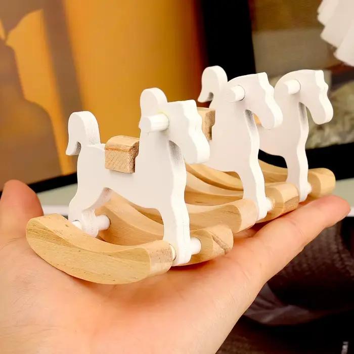 Petits cheval à bascule en bois