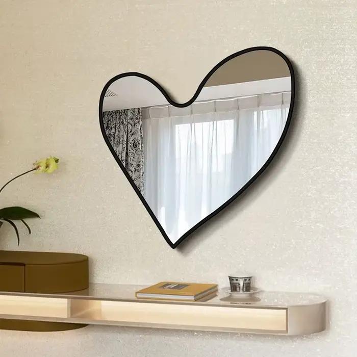Miroir De maquillage noir femmes coeur irrégulier miroir esthétique dortoir créatif Cool Espejos De Pared Para dortoir meubles