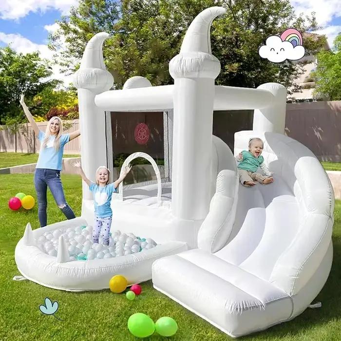 Maison gonflable de rebond avec piscine à balles et toboggan
