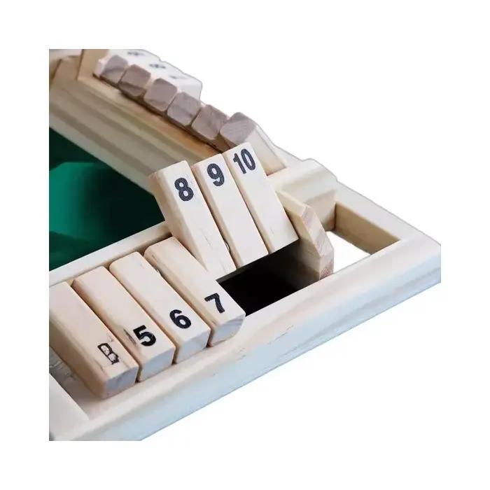 Jeu de société de dés en bois