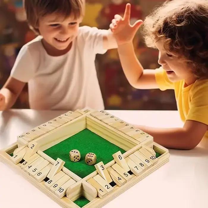 Jeu de société de dés en bois