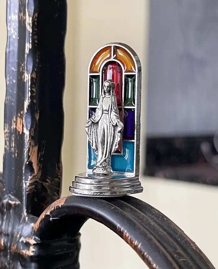 Statue de Notre-Dame de Grâce avec Base de Pâte, Mini Figurine de Collection Auckland, Vitrail d'Église, Arrière-Plan, Décor d'Autel de Prière à la Maison