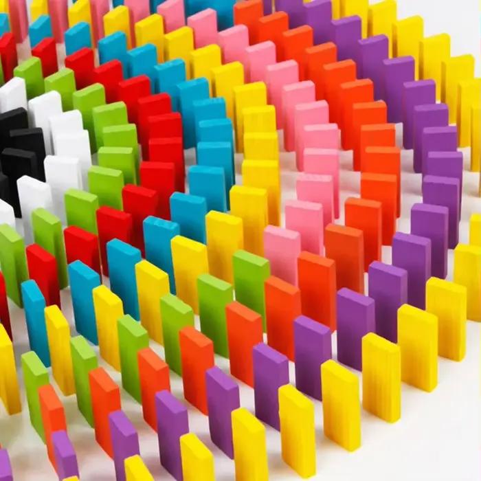 Domino en bois couleur tri arc-en-ciel