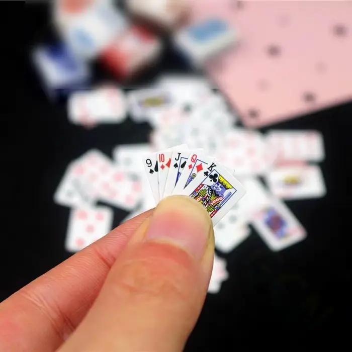 Mini Jeux de Cartes Poker Mignons Accessoire Décoration Maison de Poupées Jeu de Société Occasions Spéciales