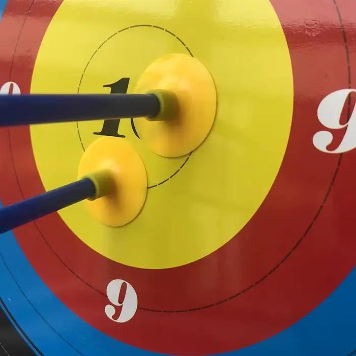 Jeu de tir à l'arc en plein air pratique
