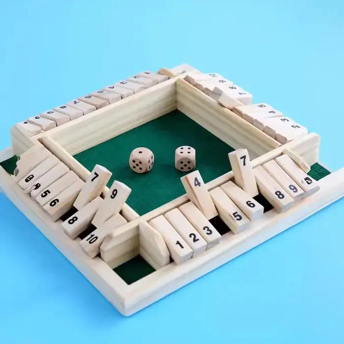 Jeu de société de dés en bois