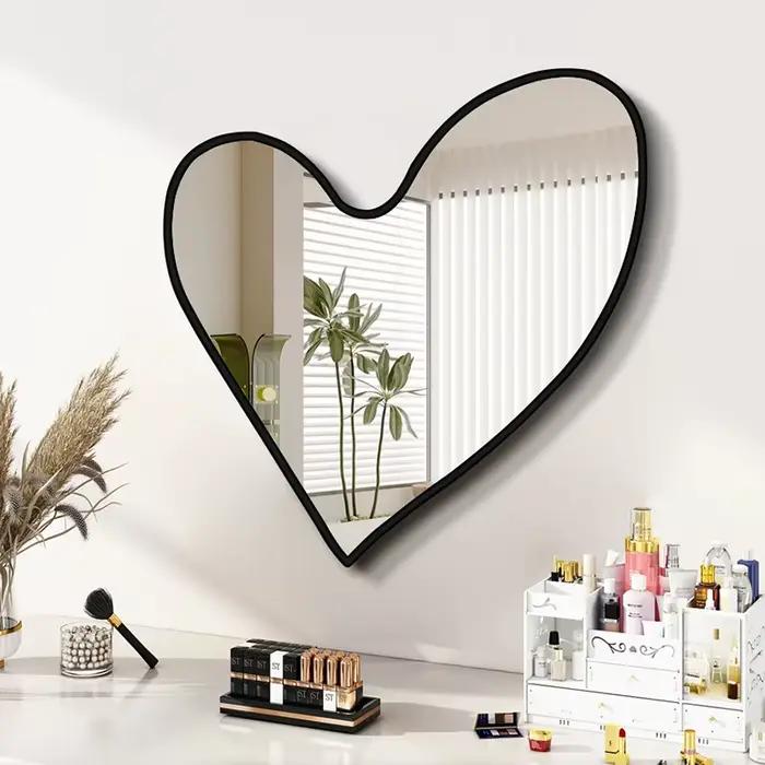 Miroir De maquillage noir femmes coeur irrégulier miroir esthétique dortoir créatif Cool Espejos De Pared Para dortoir meubles