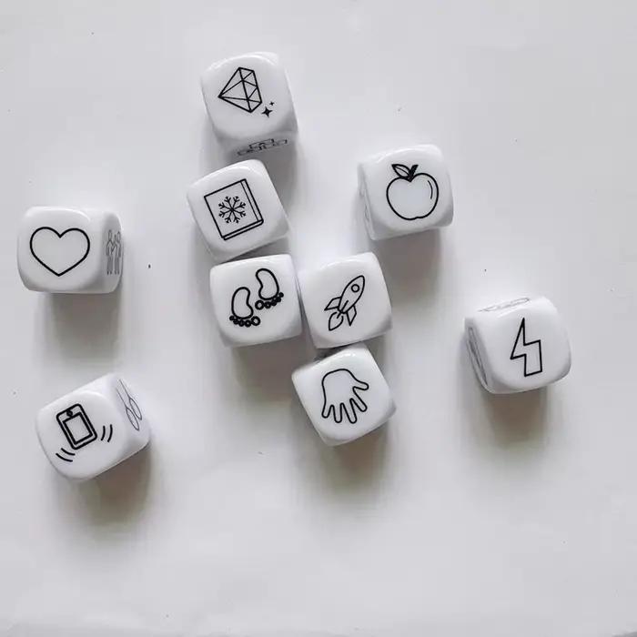 Jeu de société de dés pour raconter des histoires