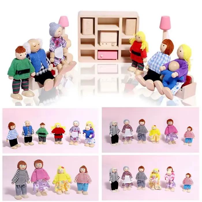 Figurines en bois multicolores pour maison de poupée
