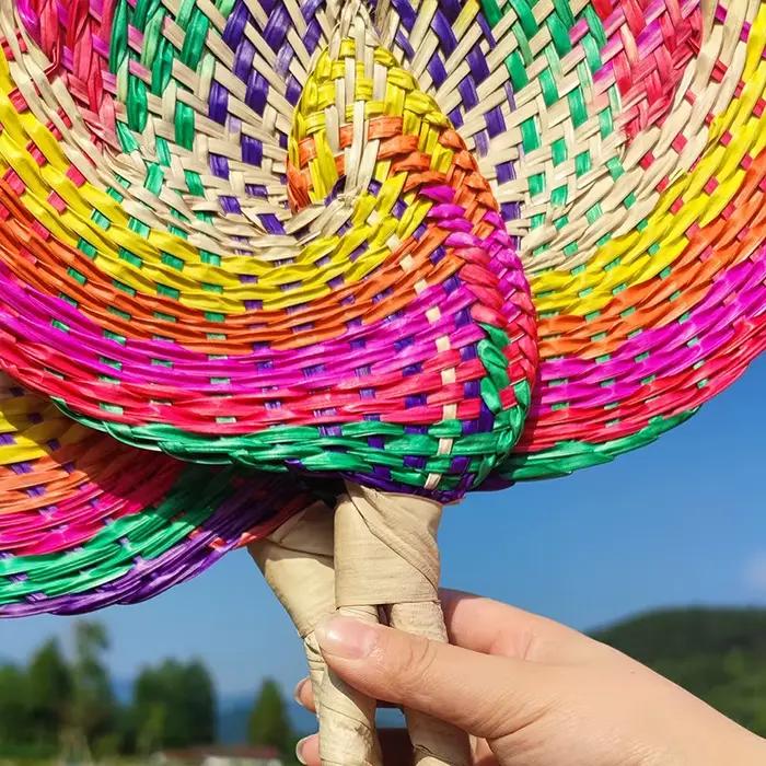 Grand éventail en feuilles de palmier tissé à la main, éventail coloré à tenir à la main, éventail pour la danse et la ventilation, éventail marron éblouissant
