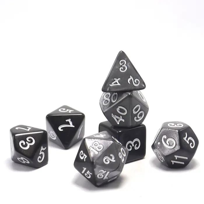 Dés polyédriques pour jeu de société, classique, noir et gris
