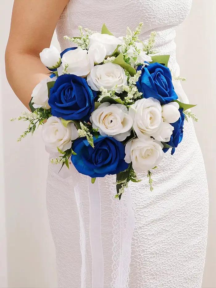 Bouquets de mariage pour la mariée et les demoiselles d'honneur, roses artificielles blanches, bleues et bordeaux pour la décoration de mariage à l'église