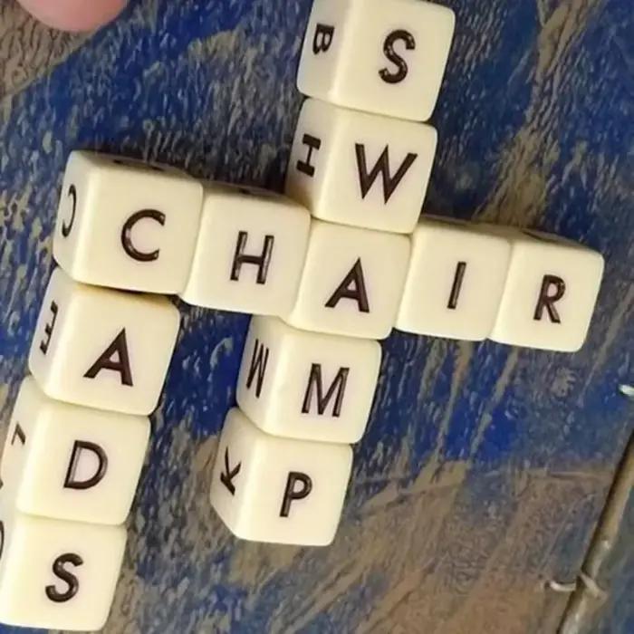 Nouveau jeu de combinaison de mots amusant, jeu de mots croisés, jeu d'orthographe portable, planche de caractères en acrylique gravée avec précision