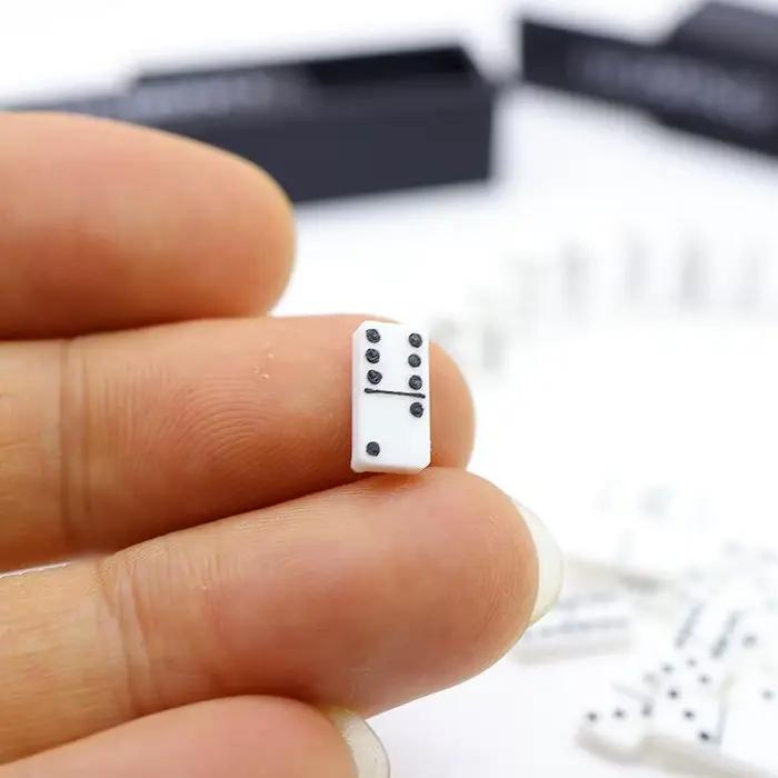 1 ensemble 1:12 accessoires pour maison de poupée modèle de dominos Miniature