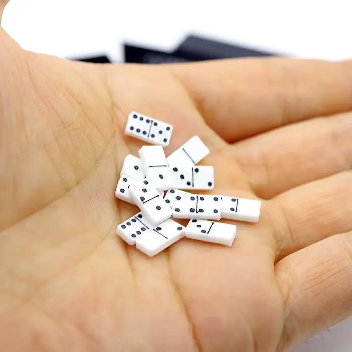 1 ensemble 1:12 accessoires pour maison de poupée modèle de dominos Miniature, jouet éducatif d'apprentissage, jeu de société de dominos à points