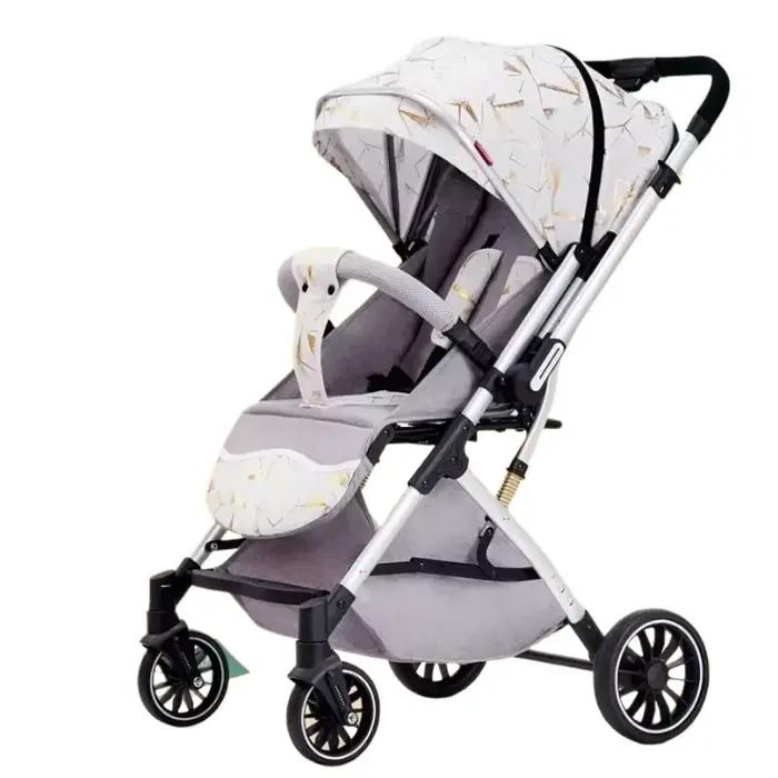 Poussette bébé à quatre roues