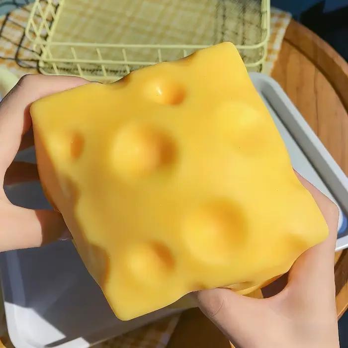 1 pièce Jouet géant à presser en forme de fromage, taille extra-large, jouet anti-stress à rebond lent et modelable, balle de décompression pour adultes, cadeaux