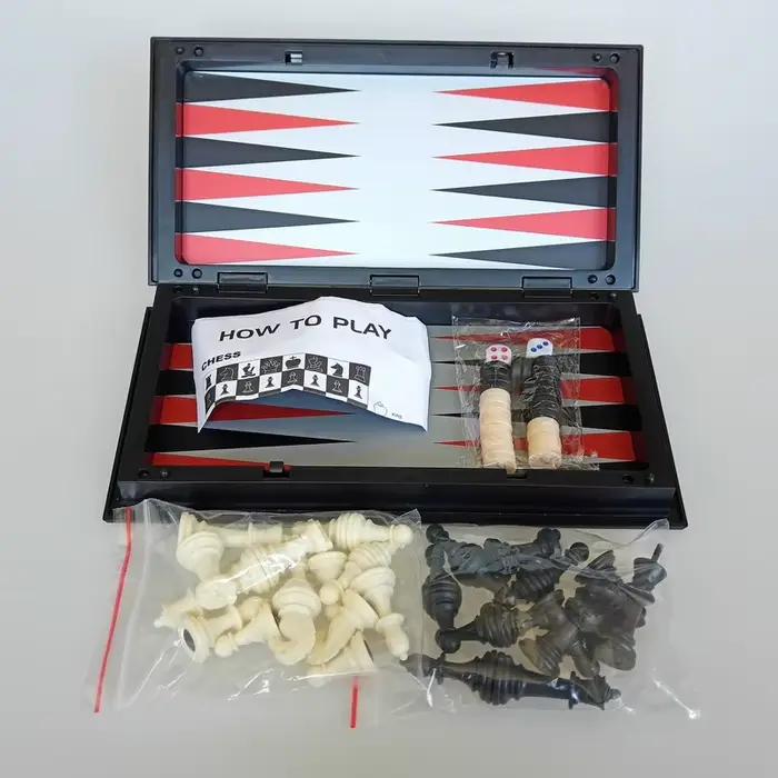 Plateau de jeu de backgammon et échecs pliables avec pièces magnétiques pour familles et amis réunis pour des parties stratégiques et amusantes