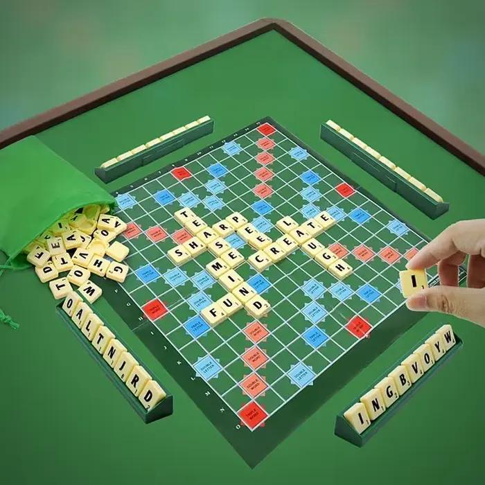 Jeu de société de scrabble avec boîte d'orthographe anglaise