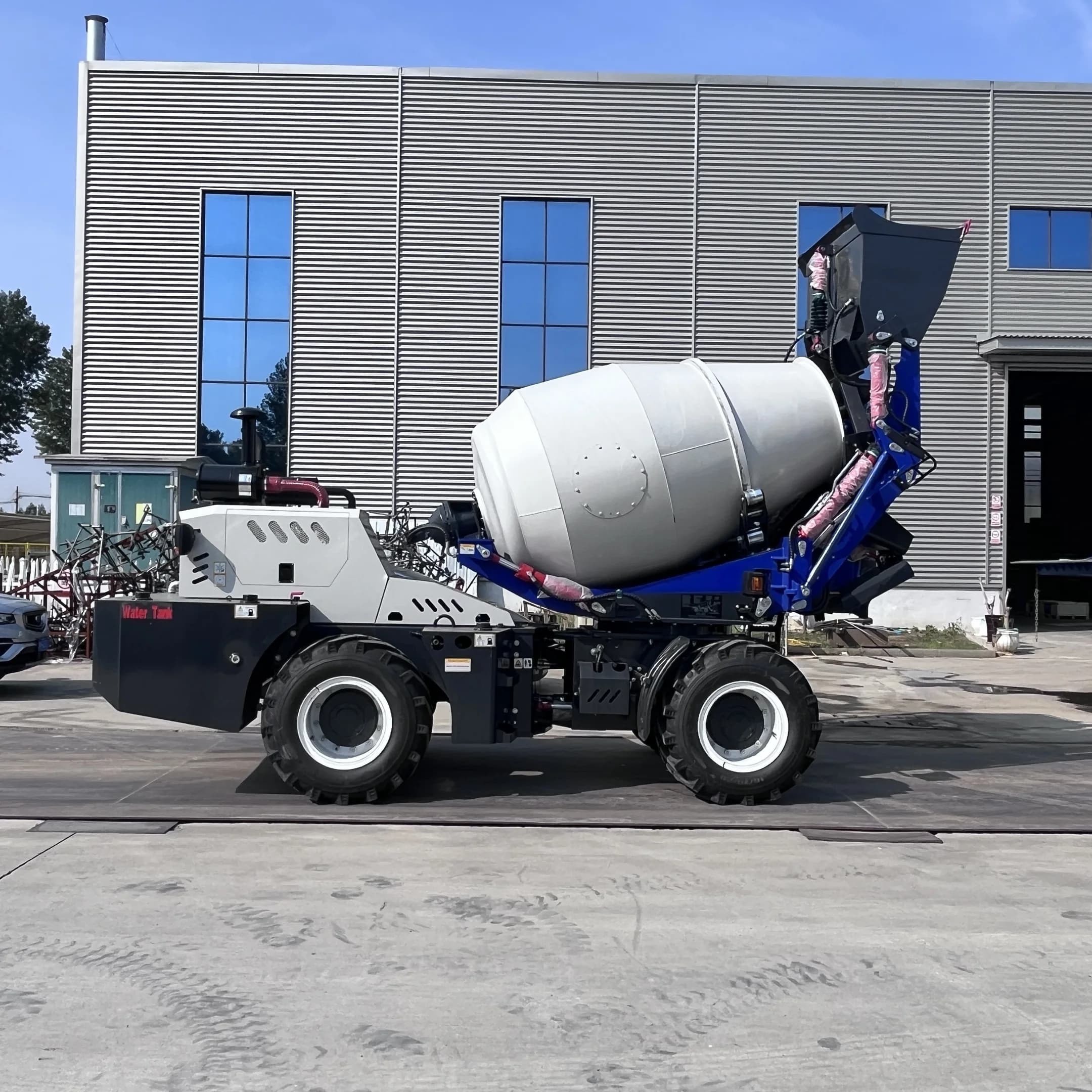 Ingénierie auto-installée pré-mélangée nouveau camion-bétonnière prix mobile prix de vente de constr