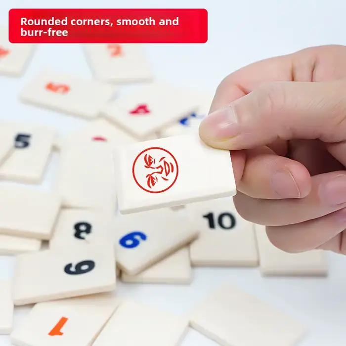Jeu de Rummy Cube 106 Pièces 4 Plateaux Étui Portable Jeu de Société Sportif Convivial Occasionnel Famille Amis