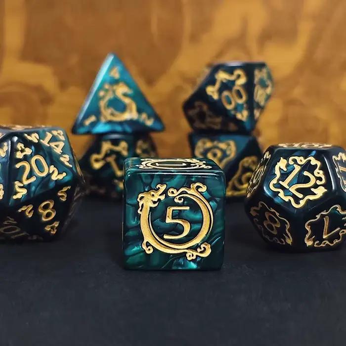 Ensemble de 7 pièces de dés de dragon pour jeux de rôle et de société, motifs uniques, robustes et décoratifs pour collectionneurs et amateurs de fantasy