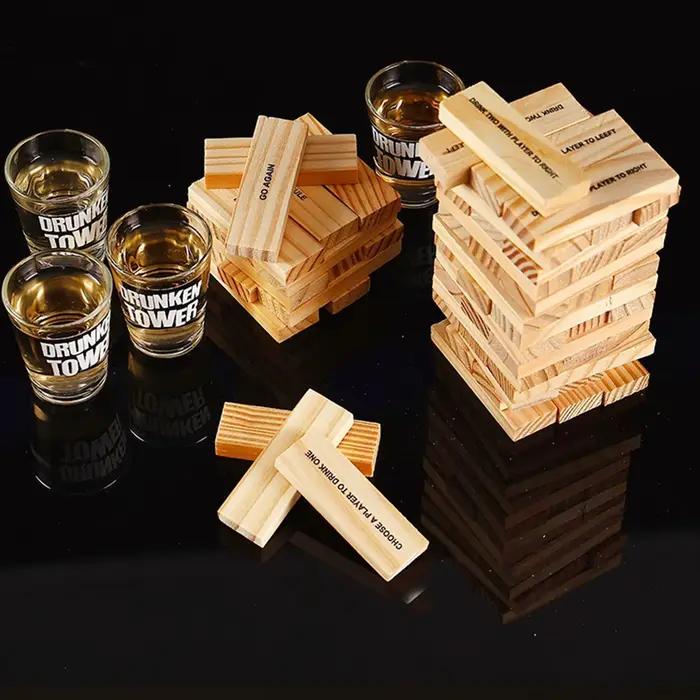 Ensemble de jeu de boisson empilable en bois avec 60 blocs de défi imprimés + 4 verres à Shot pour jeux de fête pour adultes 2-4 joueurs