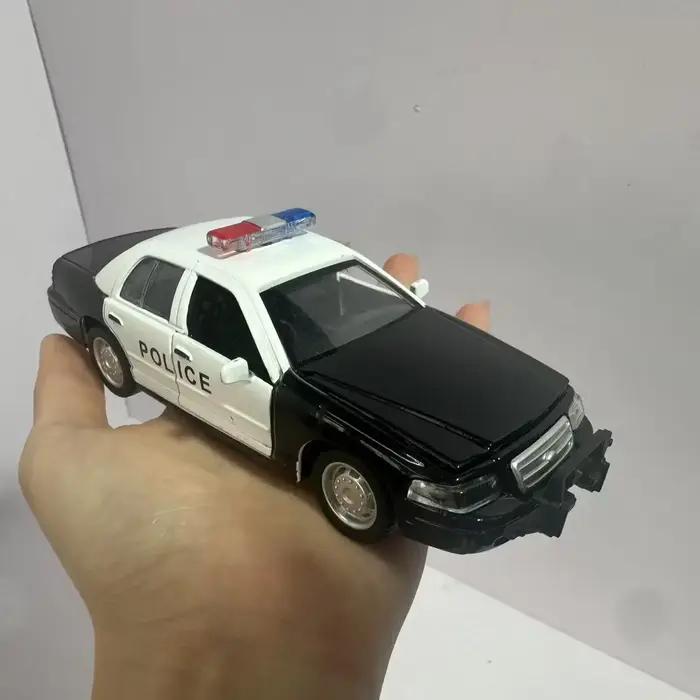 Modèle de voiture de police interactive avec effets sonores et lumineux pour enfants