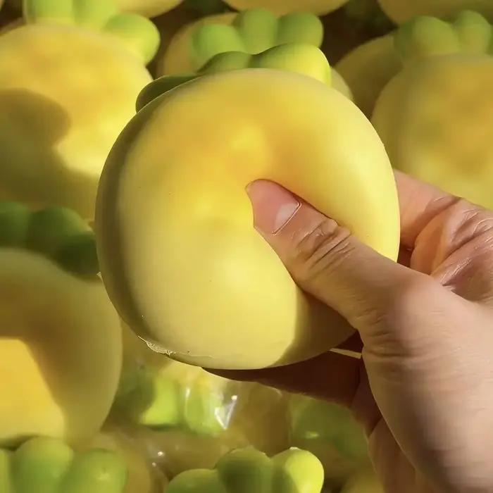 Jouet Squishy Ananas à Presser Kawaii, Squishies Crème, Jouet Anti-Stress Fruits et Légumes, Cadeau d'Anniversaire pour Fille, Jouet Apaisant