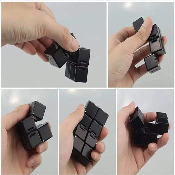 Cube de puzzle ShengShou 2x2 Crazy Cube mini sans fin pour adultes et enfants occasions spéciales développement cognitif jeu stratégique