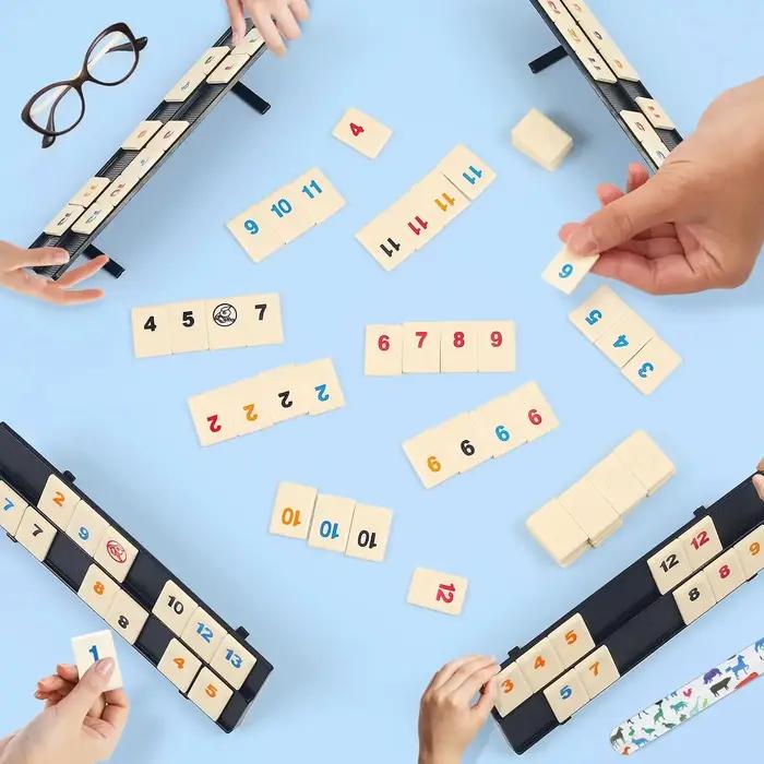 Jeu de cube Rummy avec 4 supports