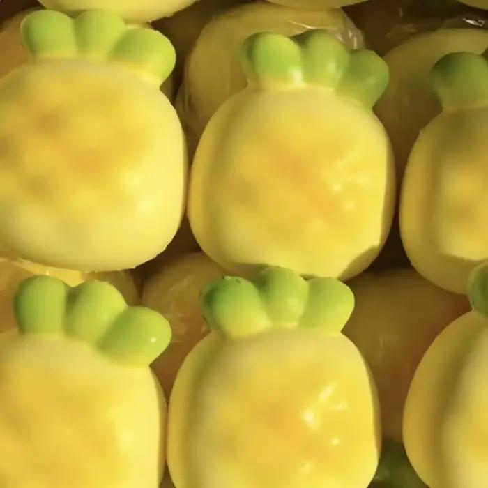 Jouet Squishy Ananas à Presser Kawaii, Squishies Crème, Jouet Anti-Stress Fruits et Légumes, Cadeau d'Anniversaire pour Fille, Jouet Apaisant