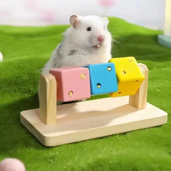 Jouet à mâcher en bois coloré brun foncé en forme de cube de Rubik pour petits oiseaux perroquets hamsters occasions spéciales distractions ludiques sécurité durable