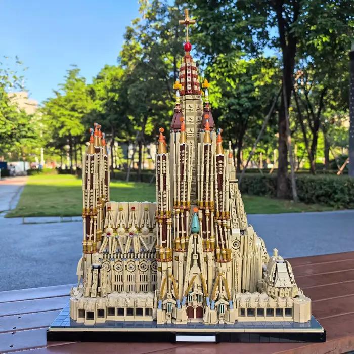 Maquette détaillée de la Sagrada Familia en ABS pour collectionneurs et amateurs d'architecture occasions spéciales et décoration intérieure
