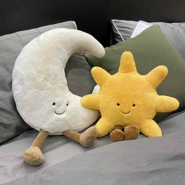 Adorable sourire visage blanc lune jaune soleil peluche peluche mignon dessin animé météo peluche jo