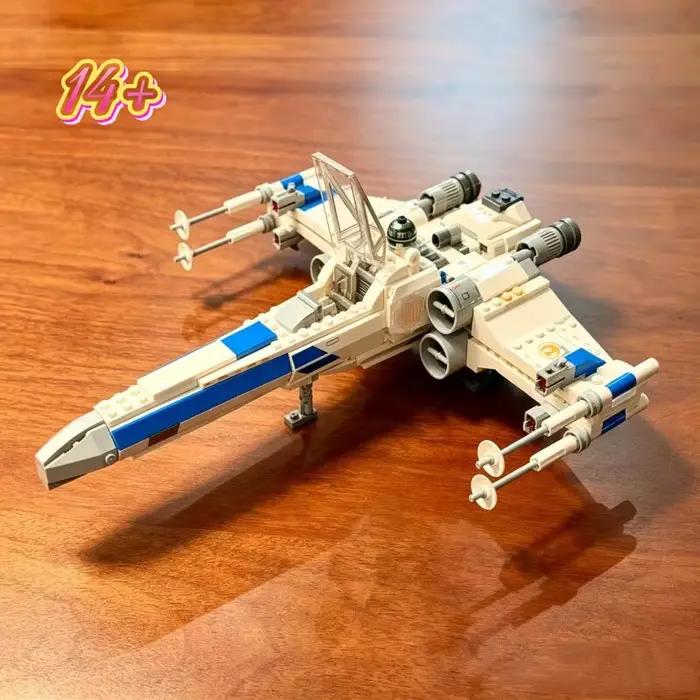 2026 Hot Toys 558 pièces Modèle de puzzle de la chasseuse X-wing de la République, Blocs de construction pour la décoration intérieure, Cadeaux d'anniversaire et de fête
