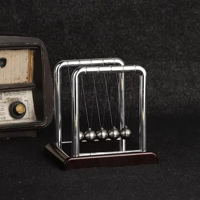 Berceau de Newton, pendule à billes d'équilibre en acier