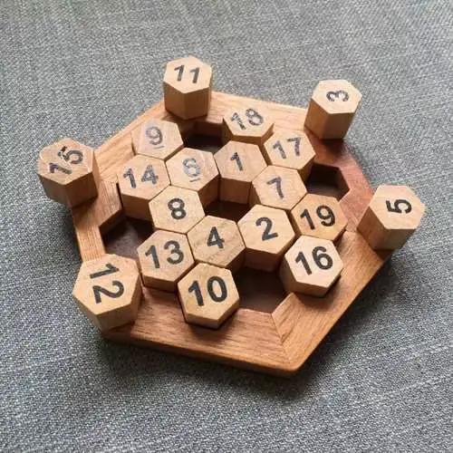 Puzzle à chiffres hexagonaux en bois Montessori