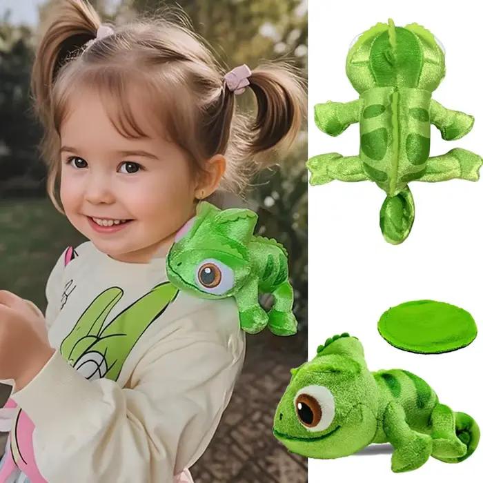 Poupées en peluche caméléon mignonnes assis sur les épaules