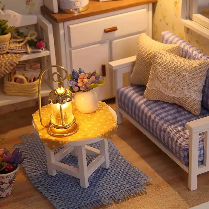 Mini maison de poupée chaton