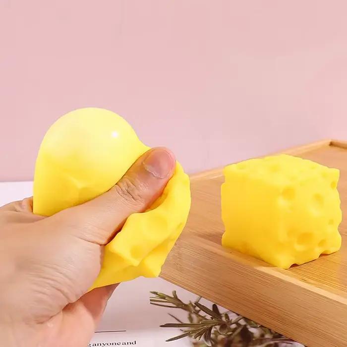 Jouet sensoriel anti-stress en forme de fromage en caoutchouc souple pour réduire le stress améliorer la concentration et la relaxation pour adultes et adolescents occasions spéciales