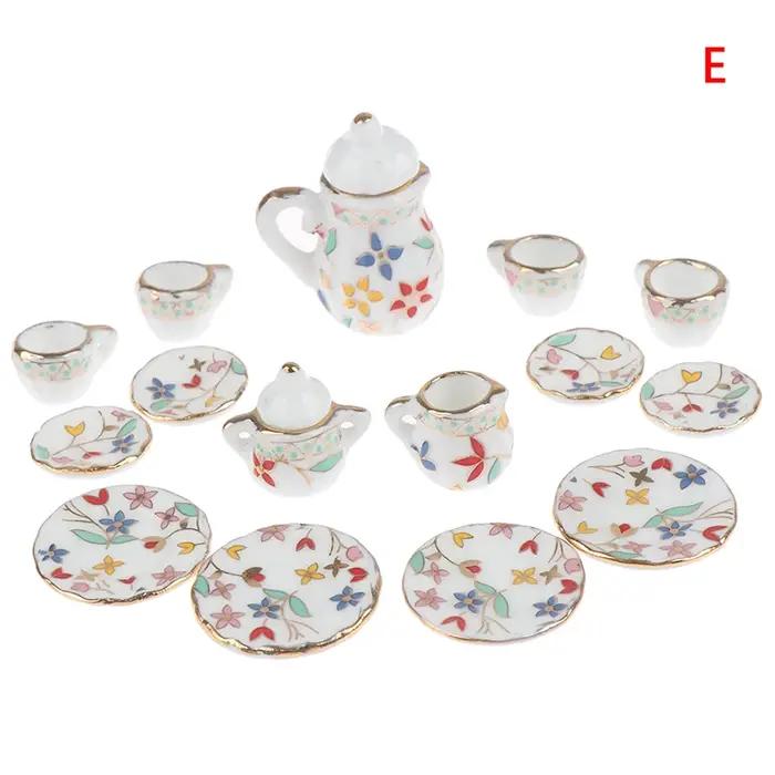 Ensemble de tasses à thé miniatures en porcelaine et céramique