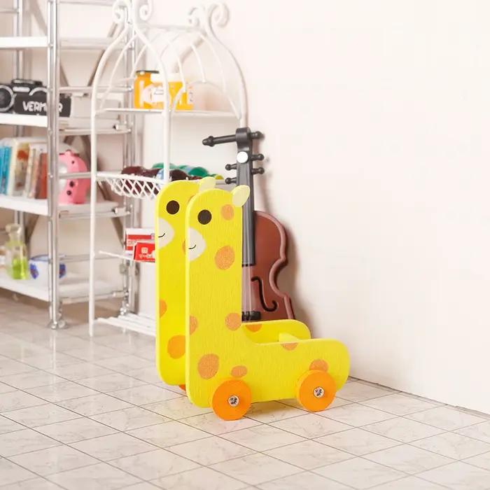 Étagère de rangement l'inventaire en forme de girafe de Krasnoise