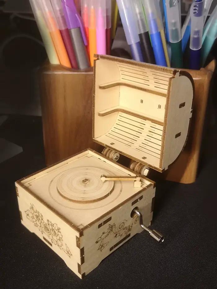 Puzzle 3d en bois, boîte à musique trésor à la main