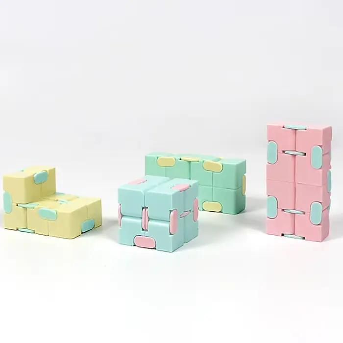Nouveau cube de puzzle durable et exquis