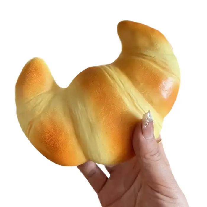 Jouet Squishy Croissant Réaliste, Jouet Créatif de Simulation Alimentaire à Presser, Jouet Anti-Stress Doux et Collant pour le Loisir et la Relaxation