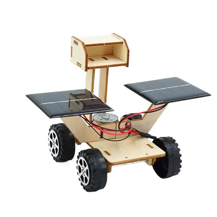 Modèle Mars Rover à énergie solaire fait à la main