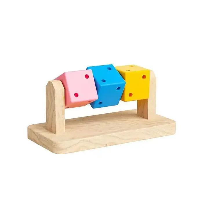 Jouet à mâcher en bois coloré brun foncé en forme de cube de Rubik pour petits oiseaux perroquets hamsters occasions spéciales distractions ludiques sécurité durable