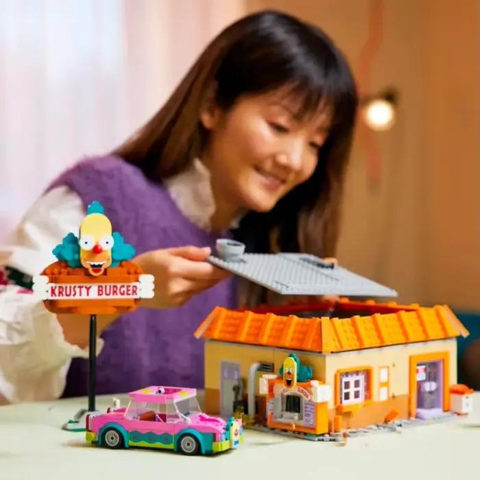 Hot Toys 1635 pièces Street View Virginia Simpsons Krusty Burger Restaurants Modèle de puzzle en blocs de construction Jouet Ornement d'anniversaire Cadeaux